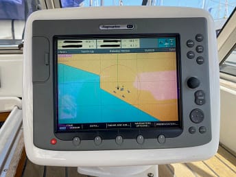 Raymarine E120 Chart Plotter with Integrated Radar Raymarine E120 Chart Plotter with Integrated Radar