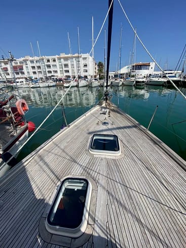 At the mast of a Hallberg-Rassy 42E looking towards the bow At the mast of a Hallberg-Rassy 42E looking towards the bow