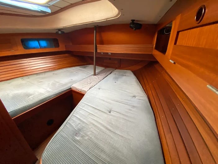 Aft cabin (looking towards the stern) - single on the port side, double on the starboard side Aft cabin (looking towards the stern) - single on the port side, double on the starboard side