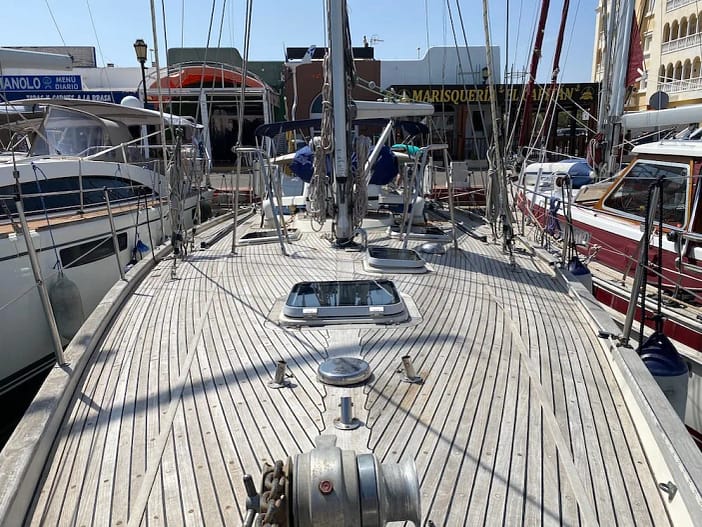 At the bow of a Hallberg-Rassy 42E looking aft At the bow of a Hallberg-Rassy 42E looking aft